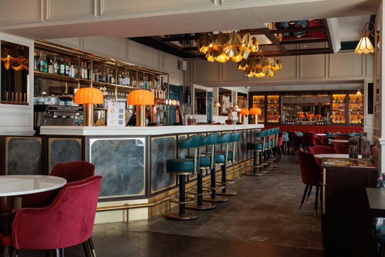 Bar Sitting Dover Marina Hotel & Spa Logo