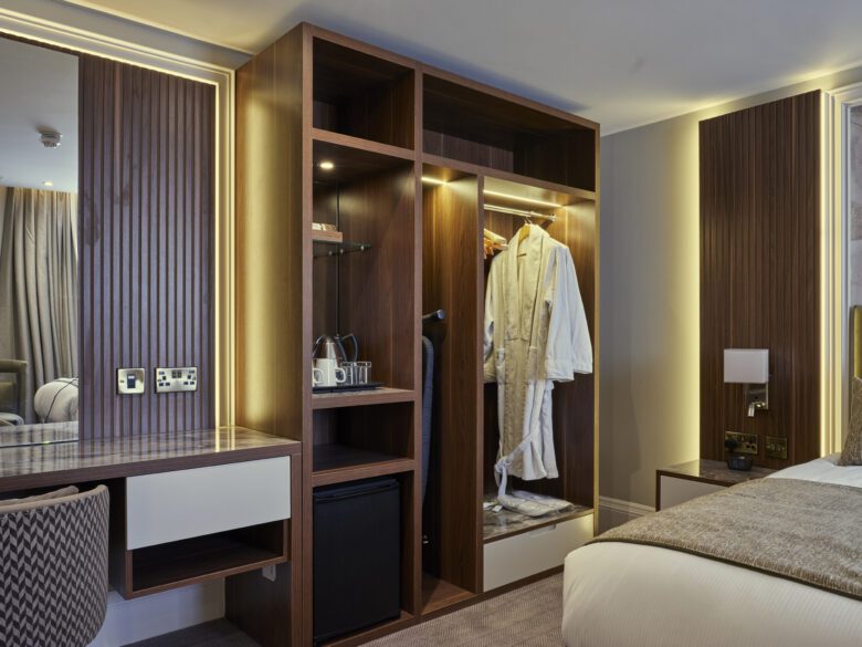 Standard Twin aminities